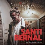 cartel de Santi Bernal en concierto en off latina mostrando a Santi de perfil en los pasillos de un metro